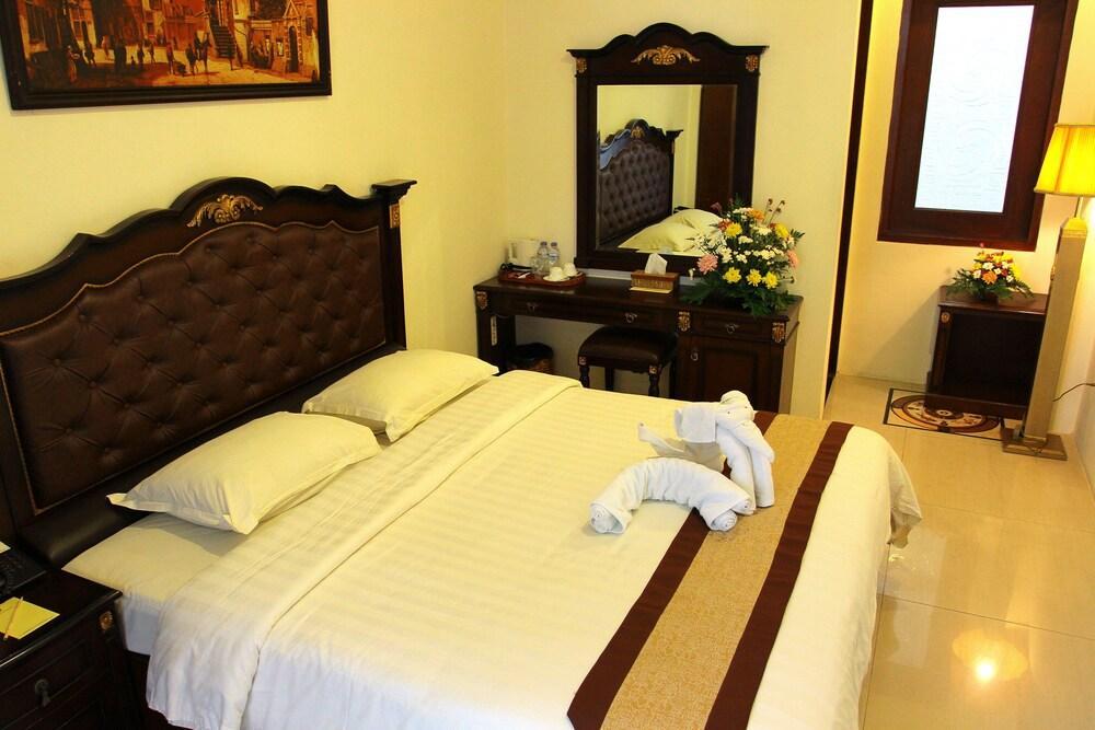 The Grand Palace Hotel Malang Zewnętrze zdjęcie