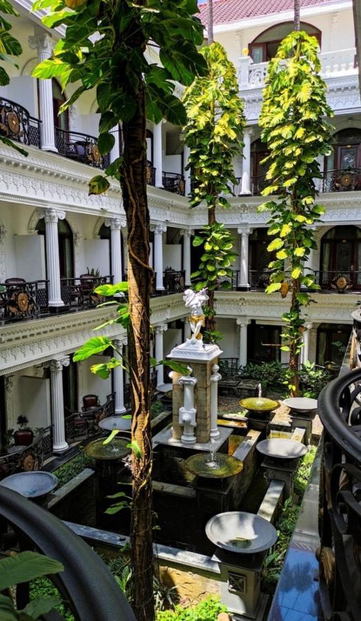 The Grand Palace Hotel Malang Zewnętrze zdjęcie