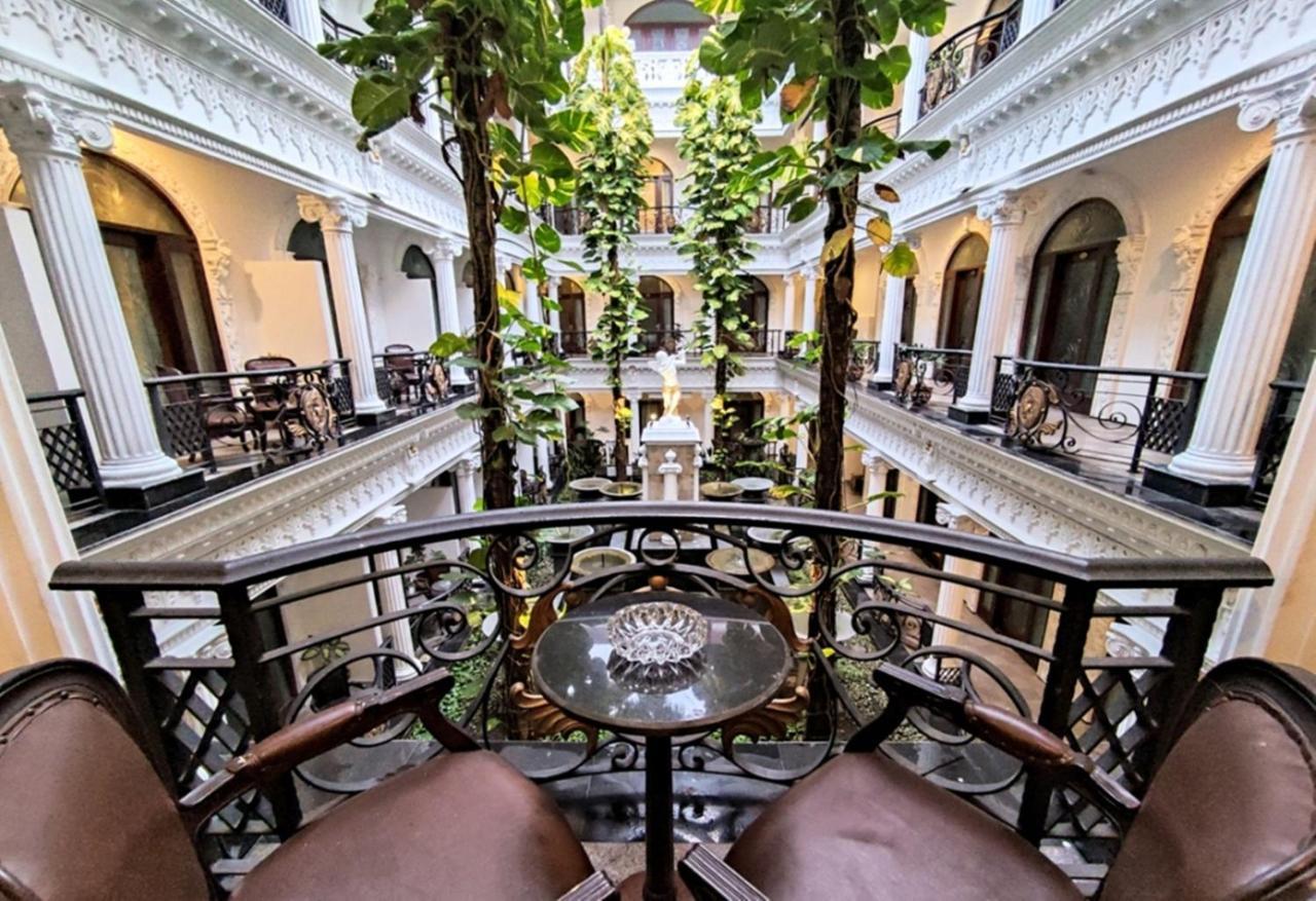 The Grand Palace Hotel Malang Zewnętrze zdjęcie
