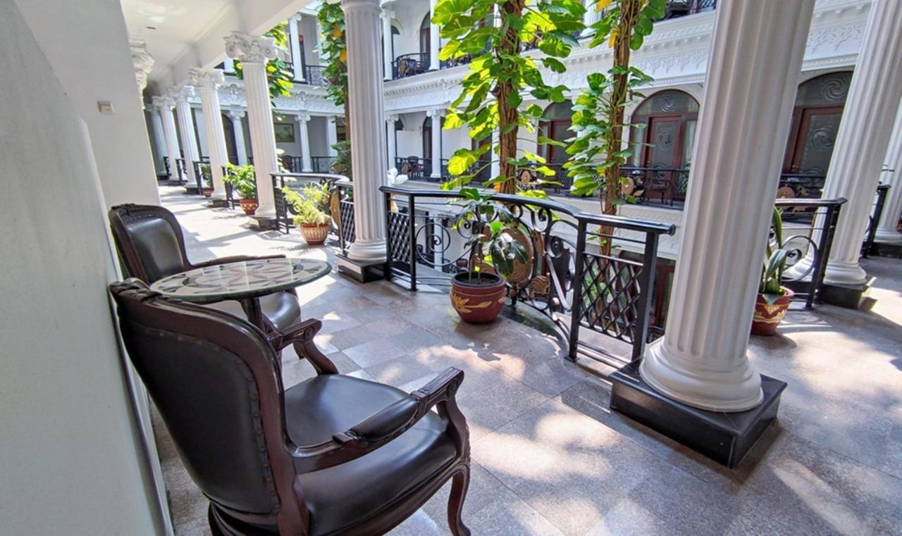 The Grand Palace Hotel Malang Zewnętrze zdjęcie