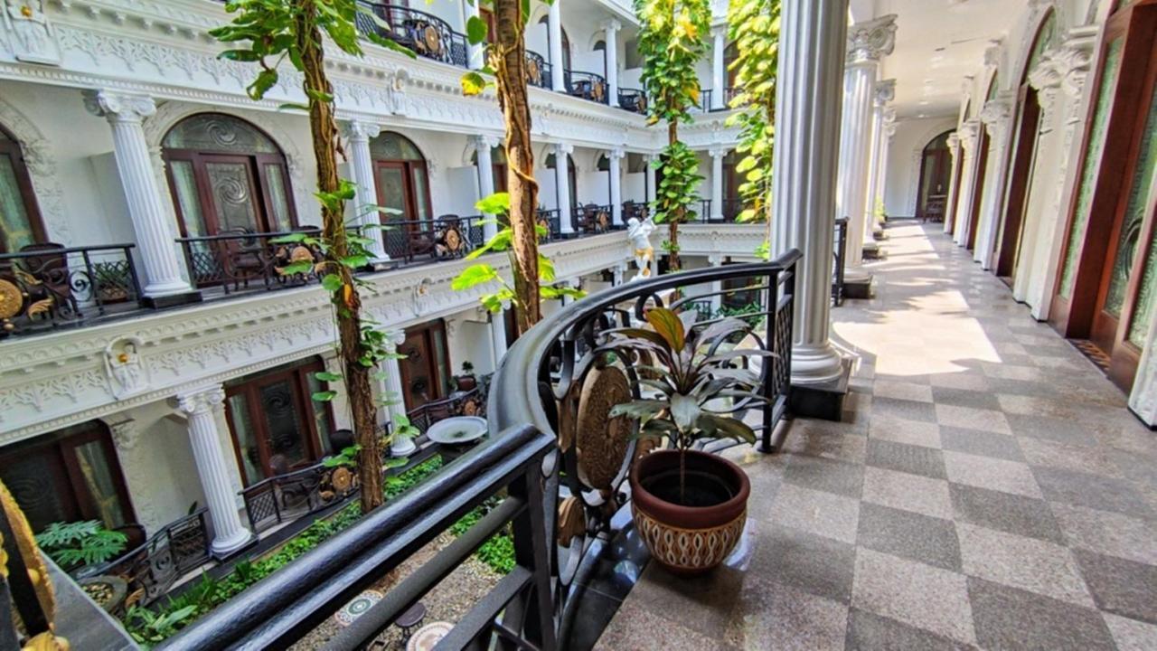 The Grand Palace Hotel Malang Zewnętrze zdjęcie