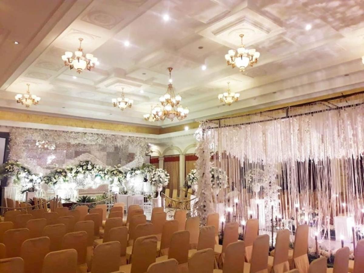 The Grand Palace Hotel Malang Zewnętrze zdjęcie