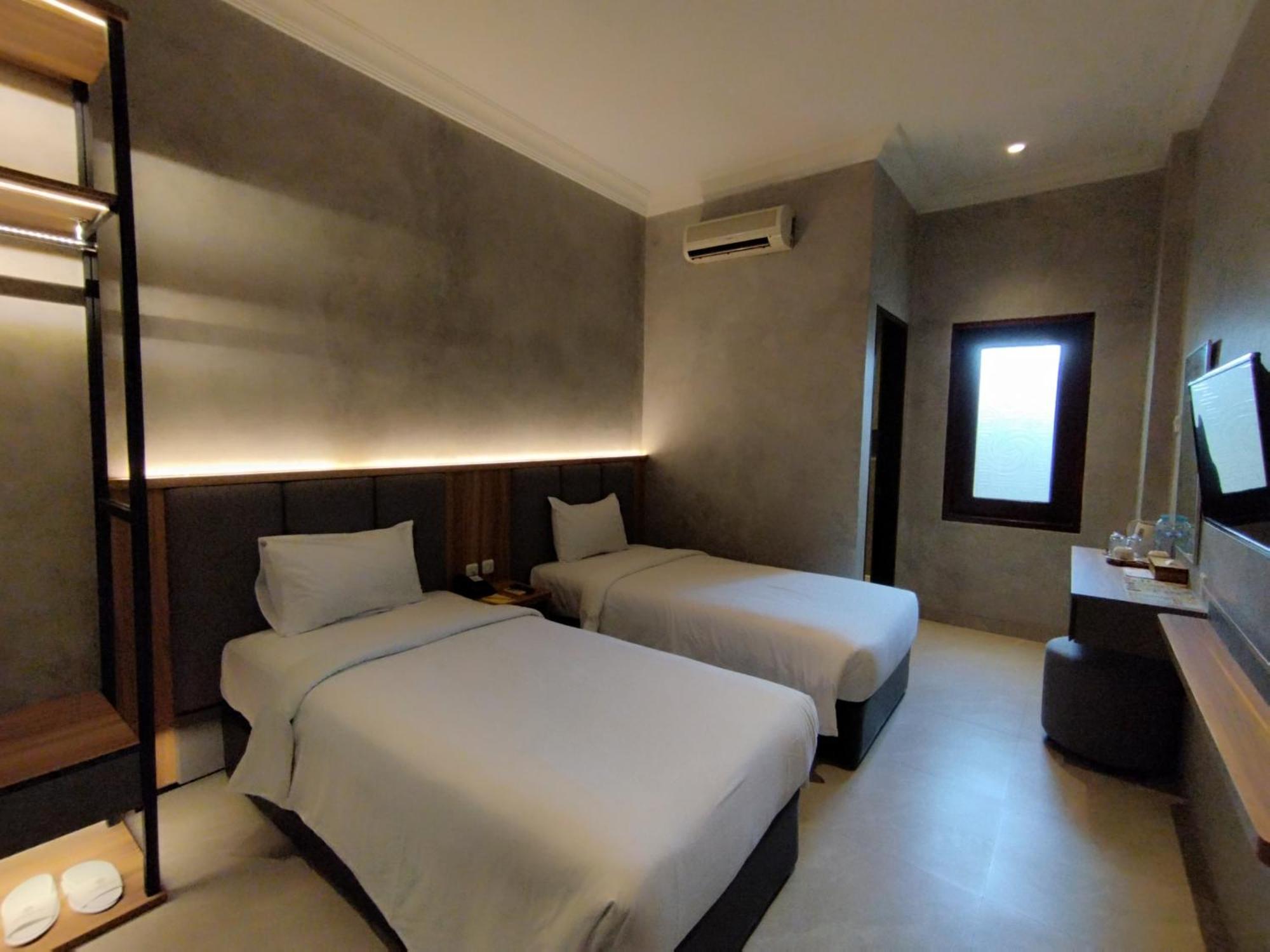 The Grand Palace Hotel Malang Zewnętrze zdjęcie
