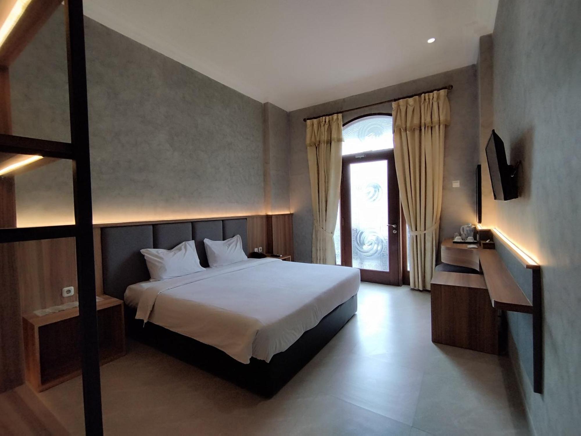 The Grand Palace Hotel Malang Zewnętrze zdjęcie