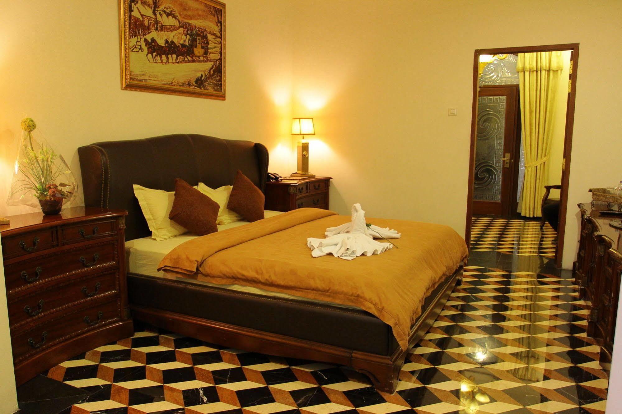 The Grand Palace Hotel Malang Zewnętrze zdjęcie