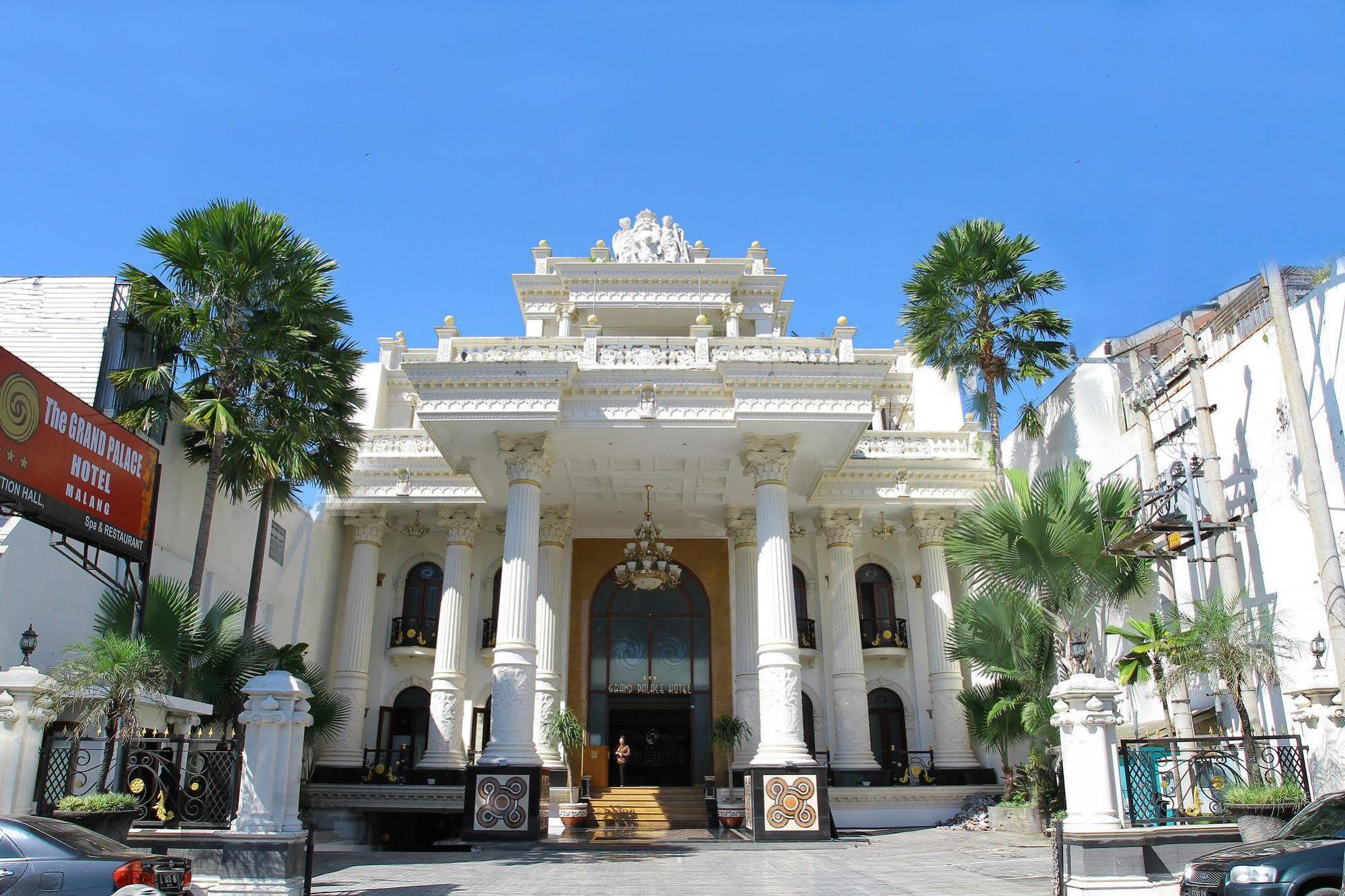 The Grand Palace Hotel Malang Zewnętrze zdjęcie