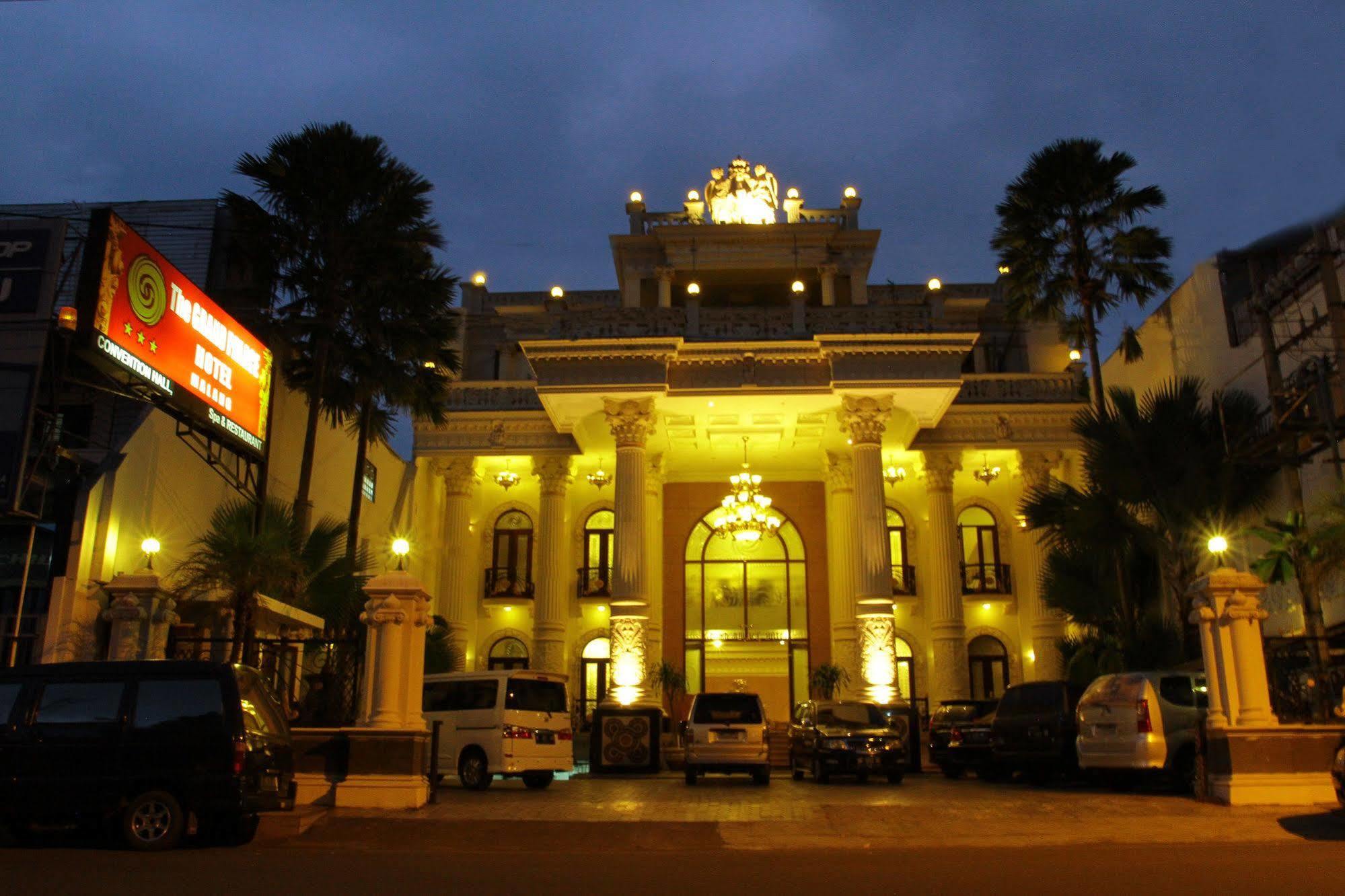 The Grand Palace Hotel Malang Zewnętrze zdjęcie
