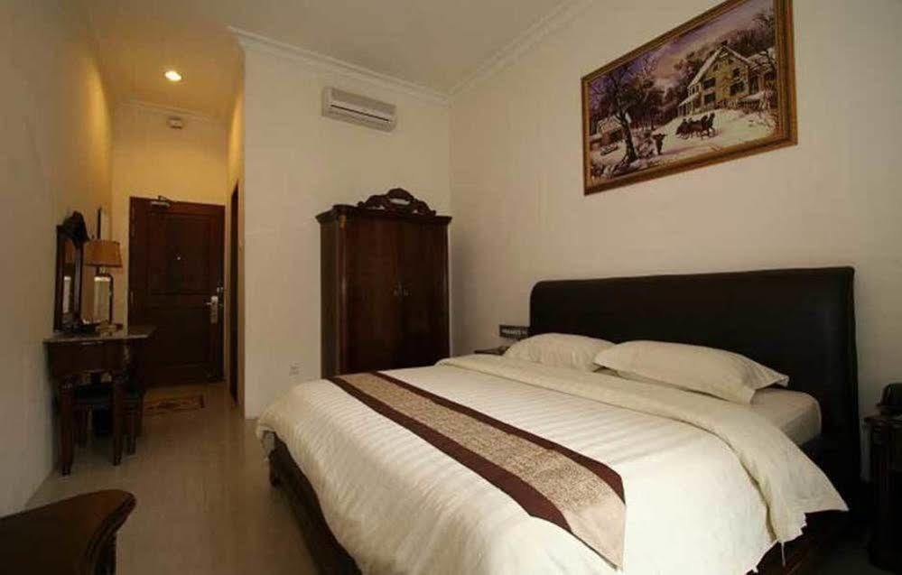 The Grand Palace Hotel Malang Zewnętrze zdjęcie