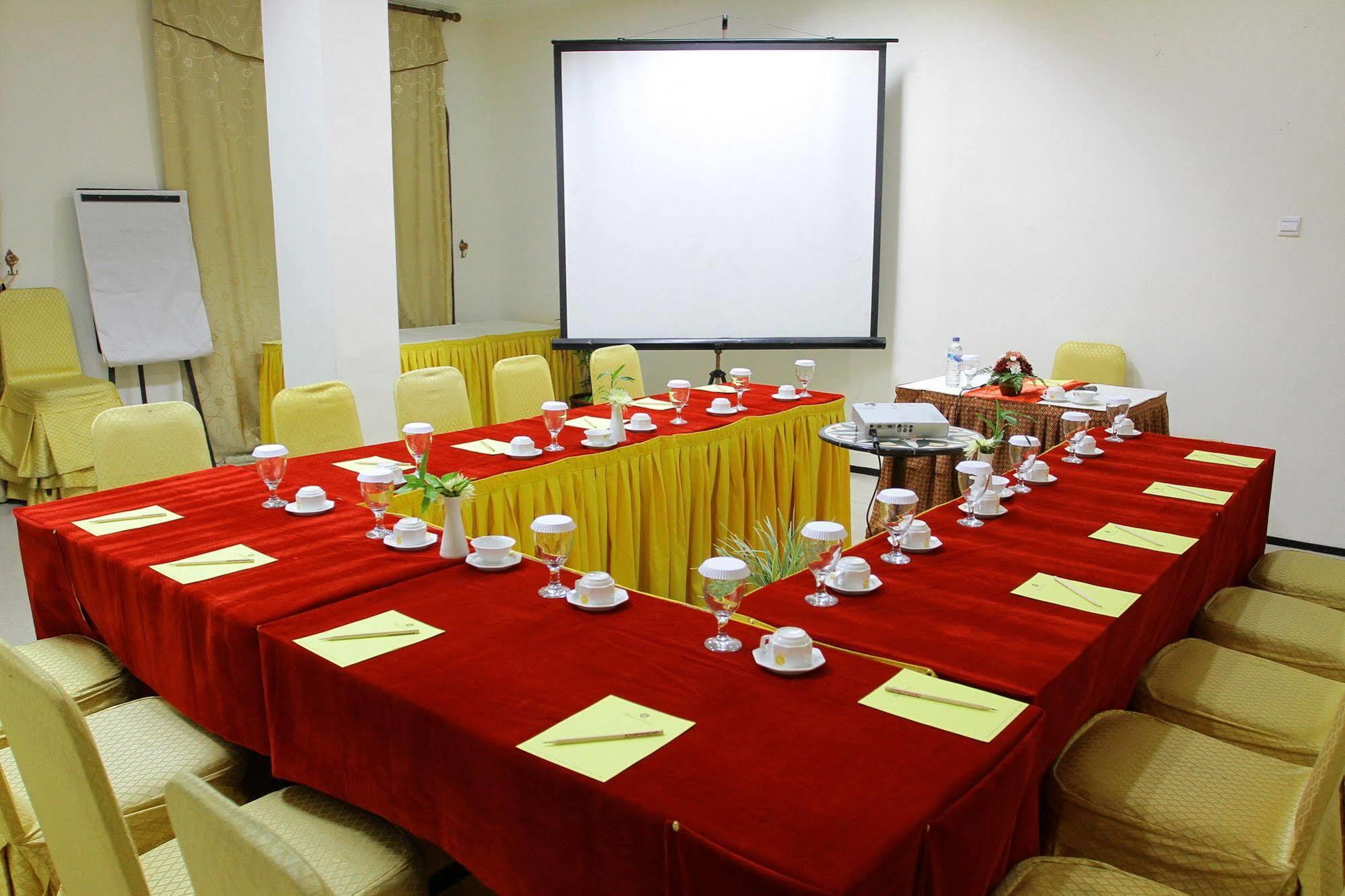 The Grand Palace Hotel Malang Zewnętrze zdjęcie