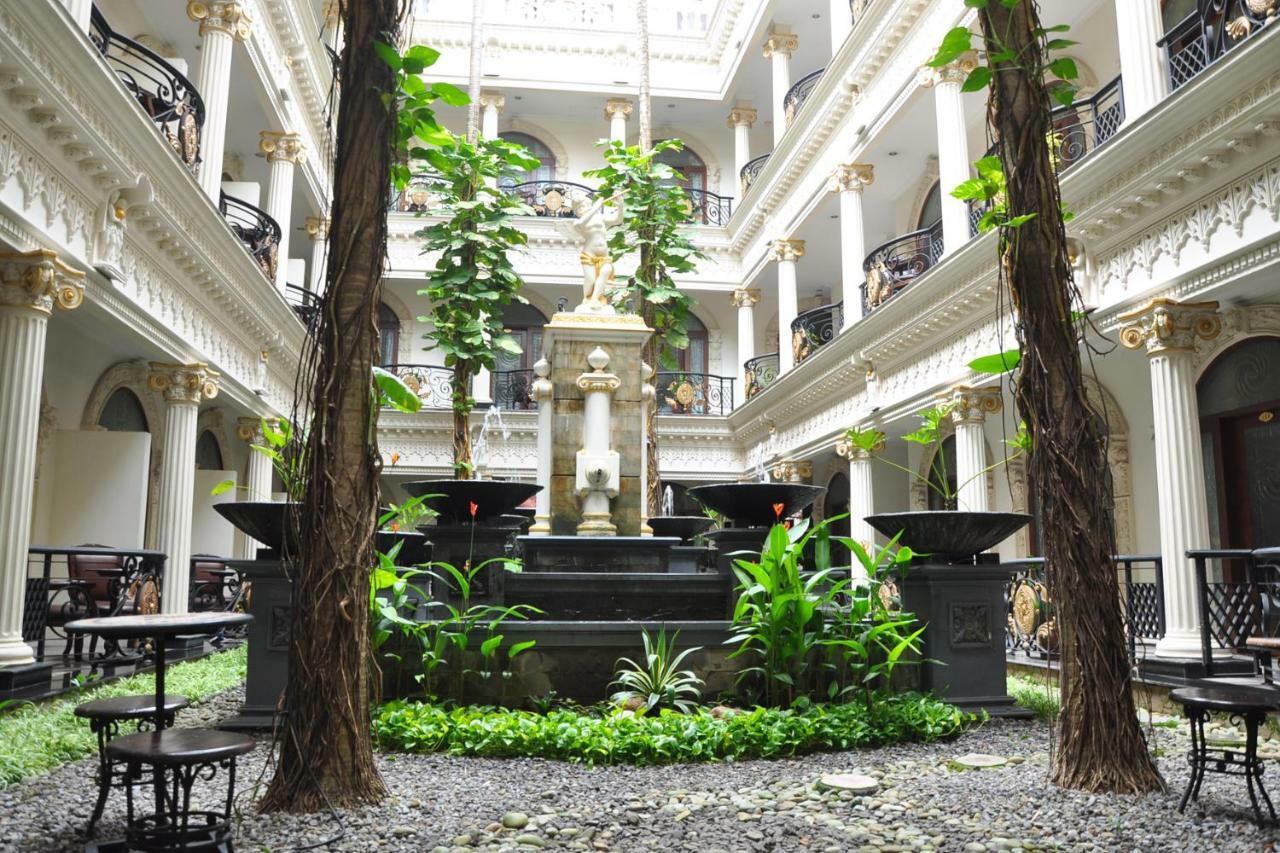 The Grand Palace Hotel Malang Zewnętrze zdjęcie